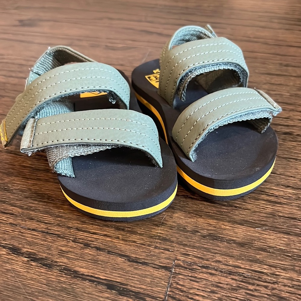 Reef / Teva Style Sandals - Green Straps - Size 3-4